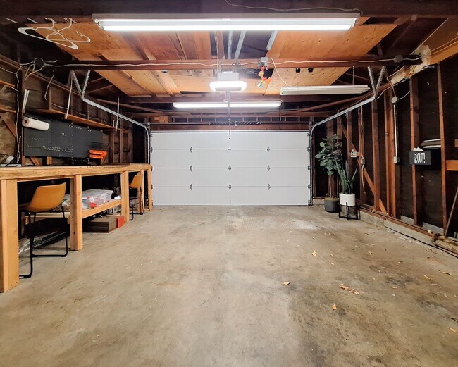 Building Photo - Beatifully Remodeled 3bd Single Story Hous...