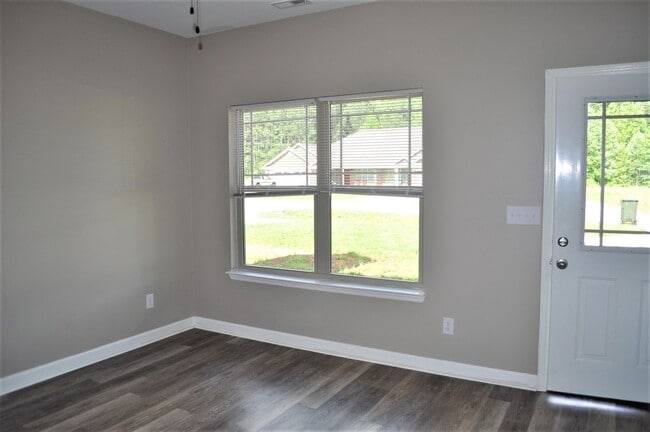 Building Photo - 216 Fern Bank Dr