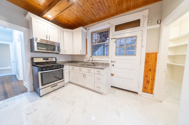 Building Photo - 6846 S Paxton Ave
