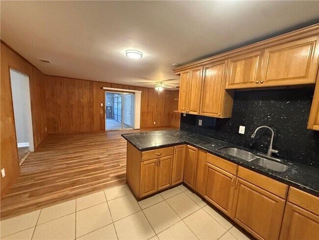 Building Photo - 505 Newport Dr W