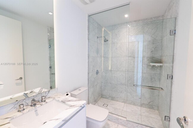 Building Photo - 16901 Collins Ave