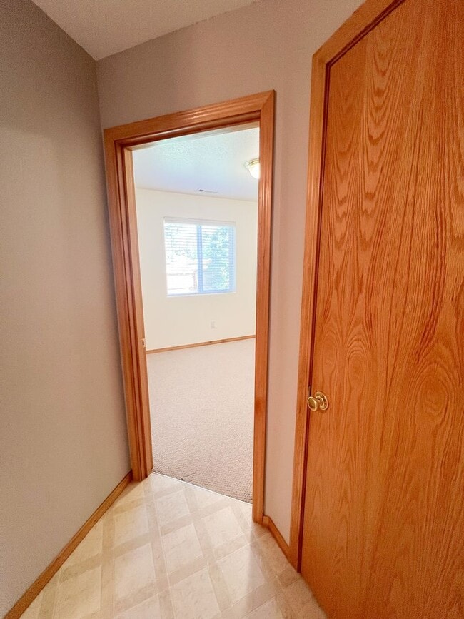 Building Photo - Three Bedroom, Two Bath House in Southview