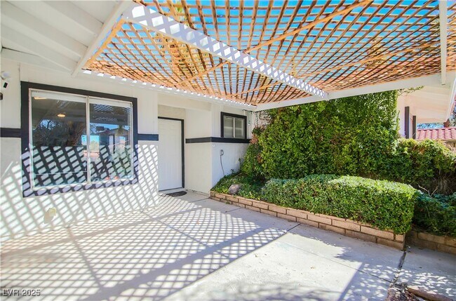 Building Photo - 5086 Cartaro Dr