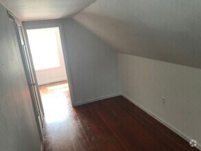Building Photo - 3 bed / 1 bath, North side single family r...