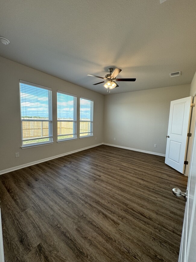 Building Photo - 8718 Happy Vly Dr