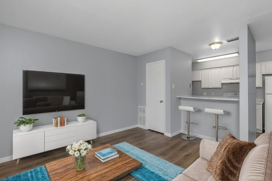 Building Photo - Lifestyle on Pines