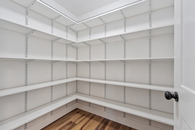 Building Photo - 18 Buttonwood Pl