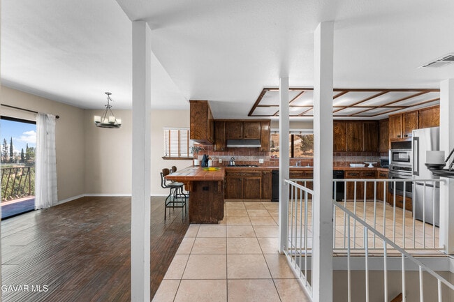 Building Photo - 1055 Lakeview Dr