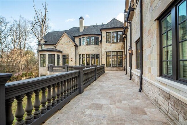 Building Photo - 35 Mt Paran Rd NW
