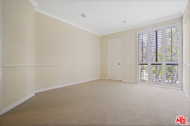 Building Photo - 2102 Century Park Ln