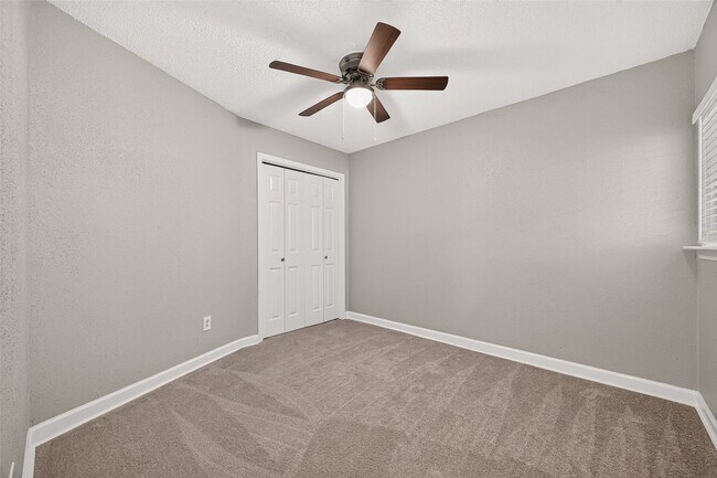 Building Photo - 14306 River Glen Dr