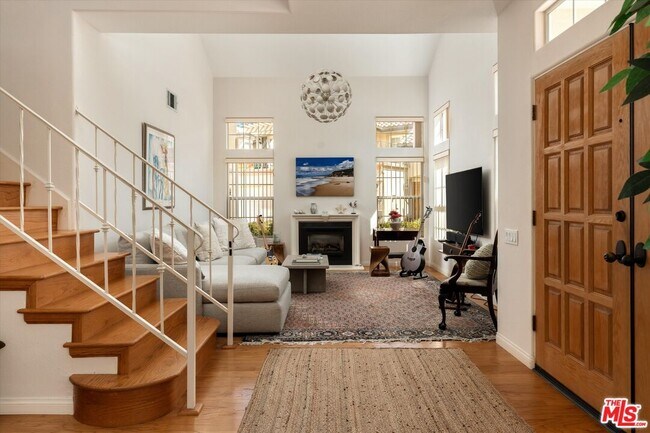 Building Photo - 1256 Cravens Ln