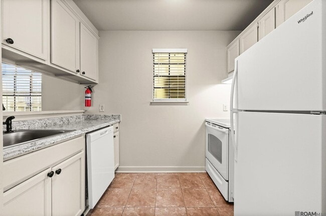 Building Photo - 2963 Greenwood Dr
