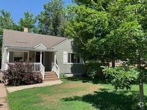 Building Photo - Cute Bungalow with Basement Master Suite