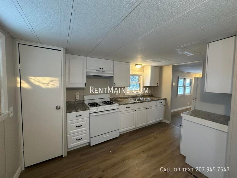 Building Photo - 30 Exeter Rd