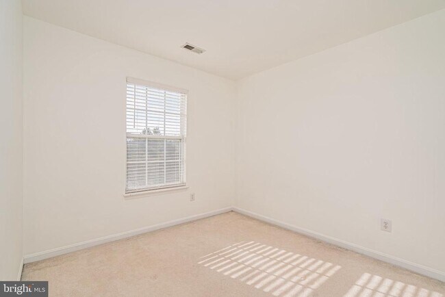 Building Photo - 2507 James Maury Dr