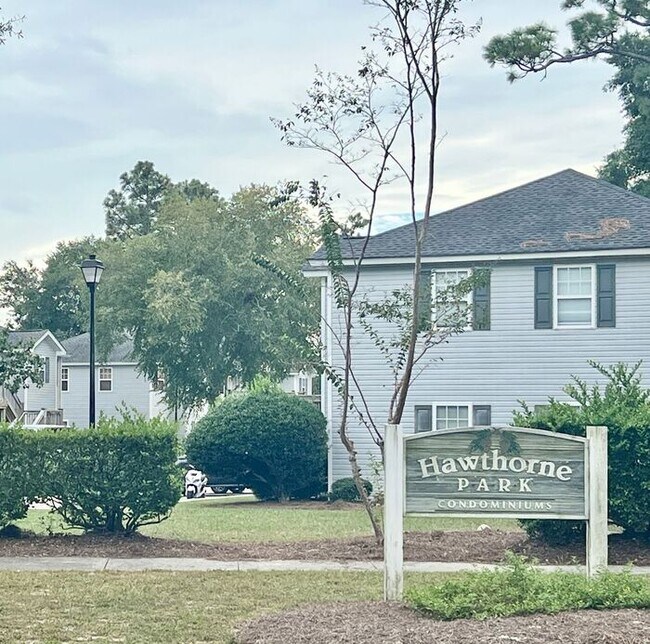Building Photo - RENT SPECIAL! UPDATED MODERN UNIT! 3BR Clo...