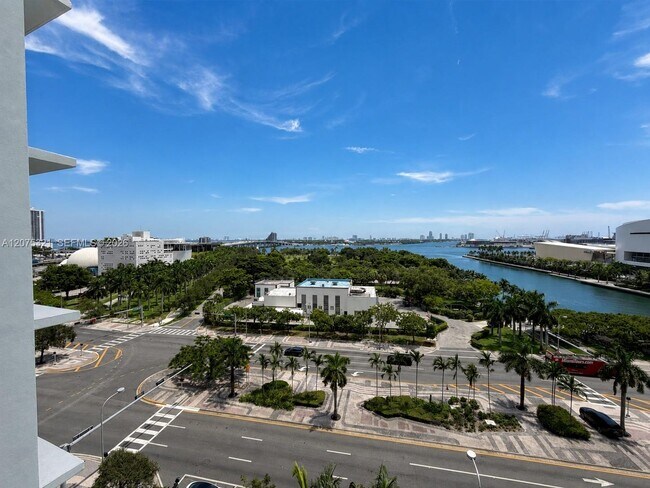 Building Photo - 900 Biscayne Blvd