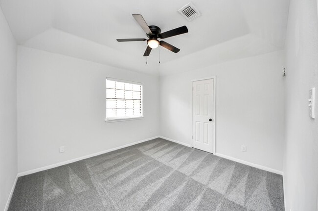 Building Photo - 5310 Oak Cove Dr