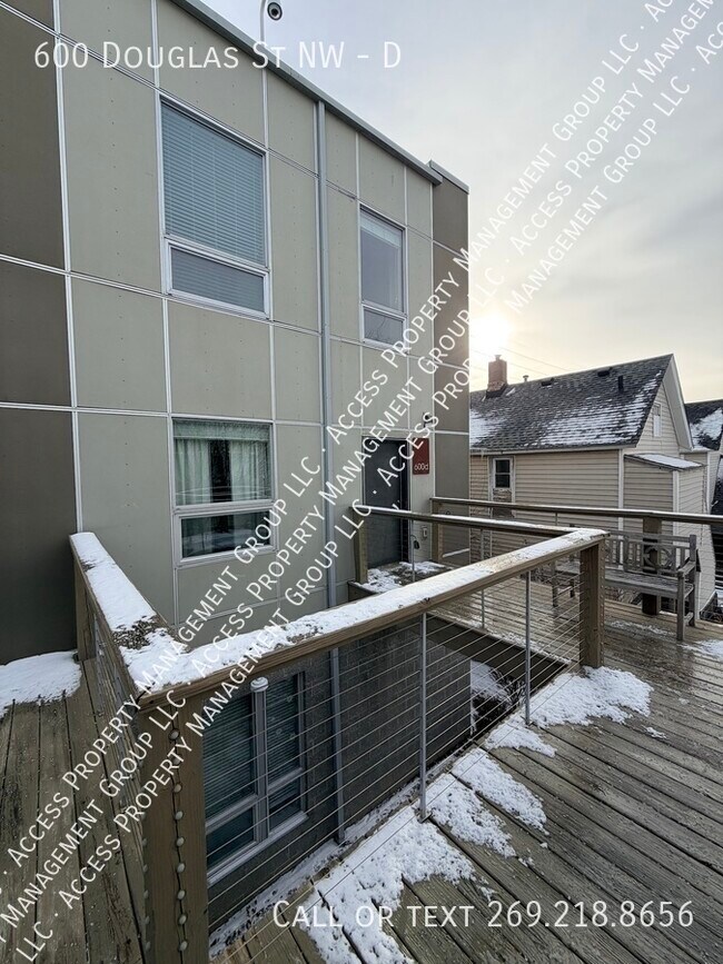 Building Photo - 600 Douglas St NW