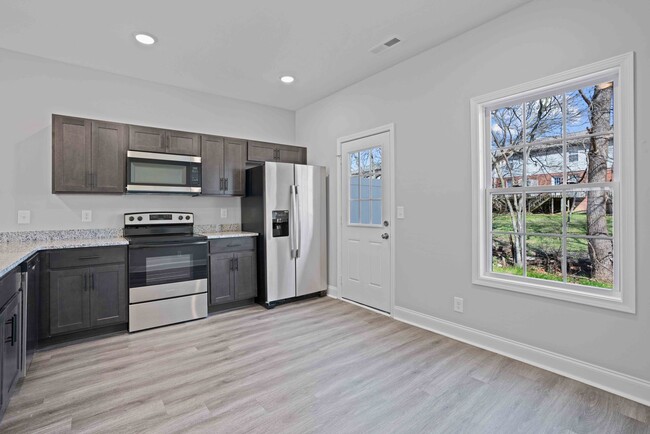 Building Photo - 15 Highland Blf Wy