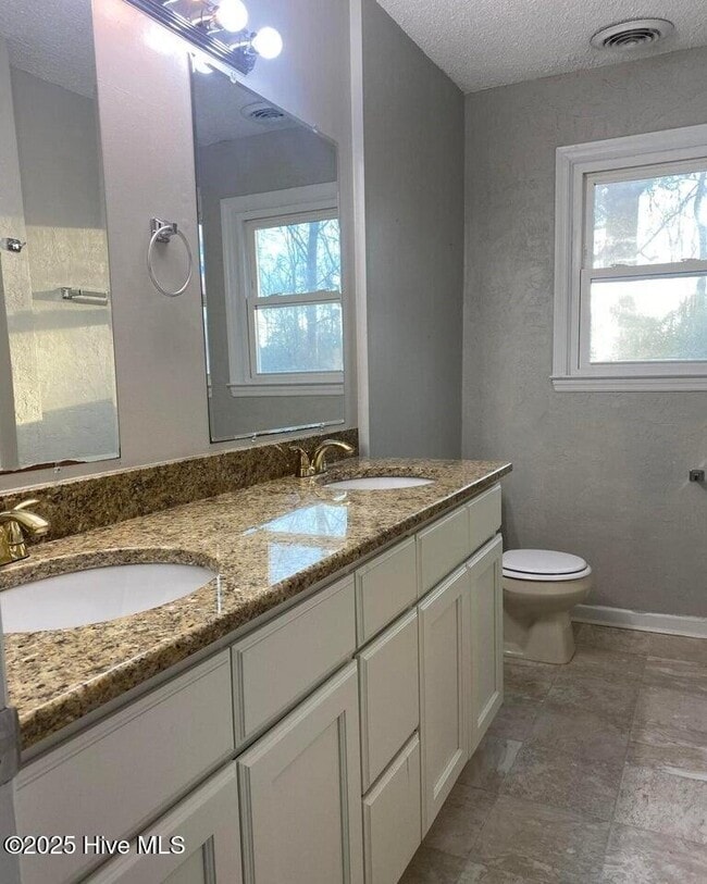 Building Photo - 519 Oci Dr