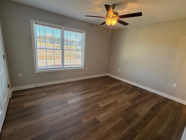 Building Photo - BRAND NEW HOME! 2 Suites with private baths