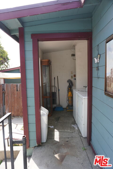 Building Photo - 324 E Lime Ave