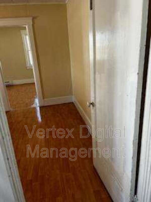 Building Photo - 221 Pine St