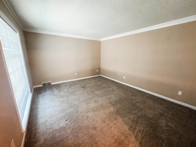 Building Photo - 1062 Fredericksburg Cove