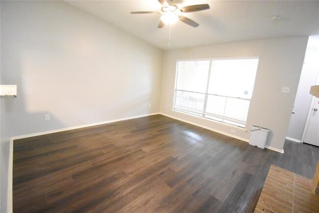 Building Photo - 4603 Meadowood Dr