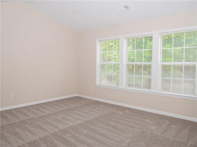 Building Photo - 663 Prada Ct NE