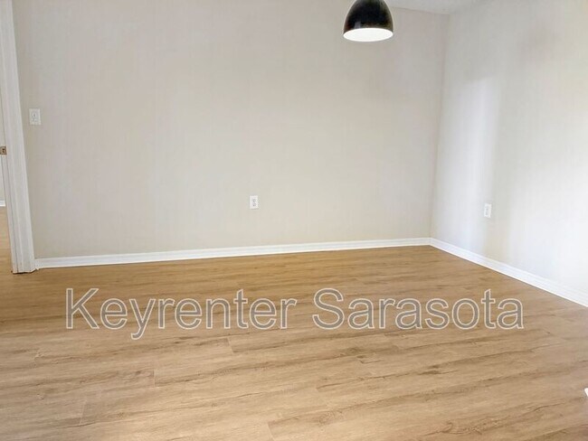 Building Photo - 5500 Bentgrass Dr
