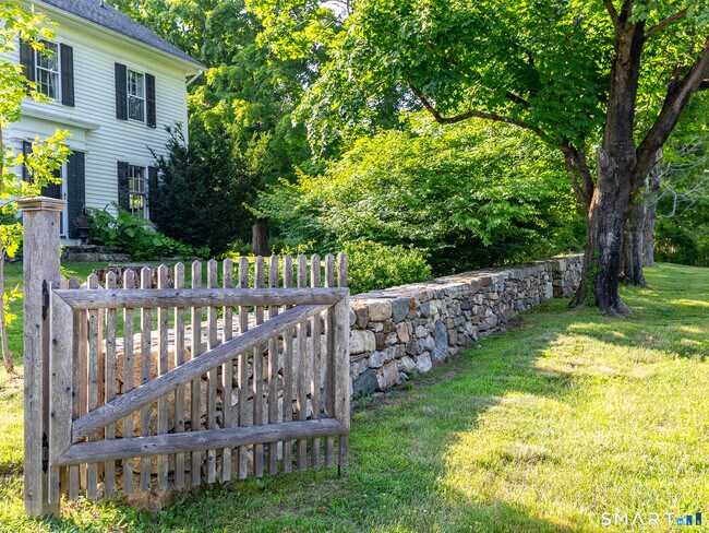 Building Photo - 103 Litchfield Rd