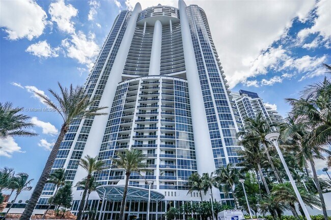 Building Photo - 18101 Collins Ave