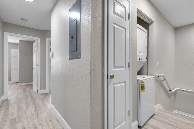 Building Photo - 4002 Venetian Bay Dr