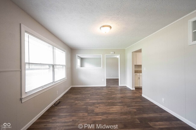 Building Photo - 126 Lewis Dr