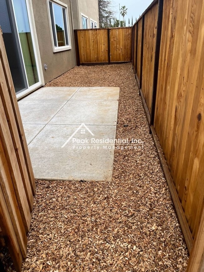 Building Photo - Newer Sacramento 4bd/2.5ba Home!