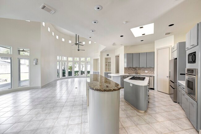 Building Photo - 5304 Braeburn Dr