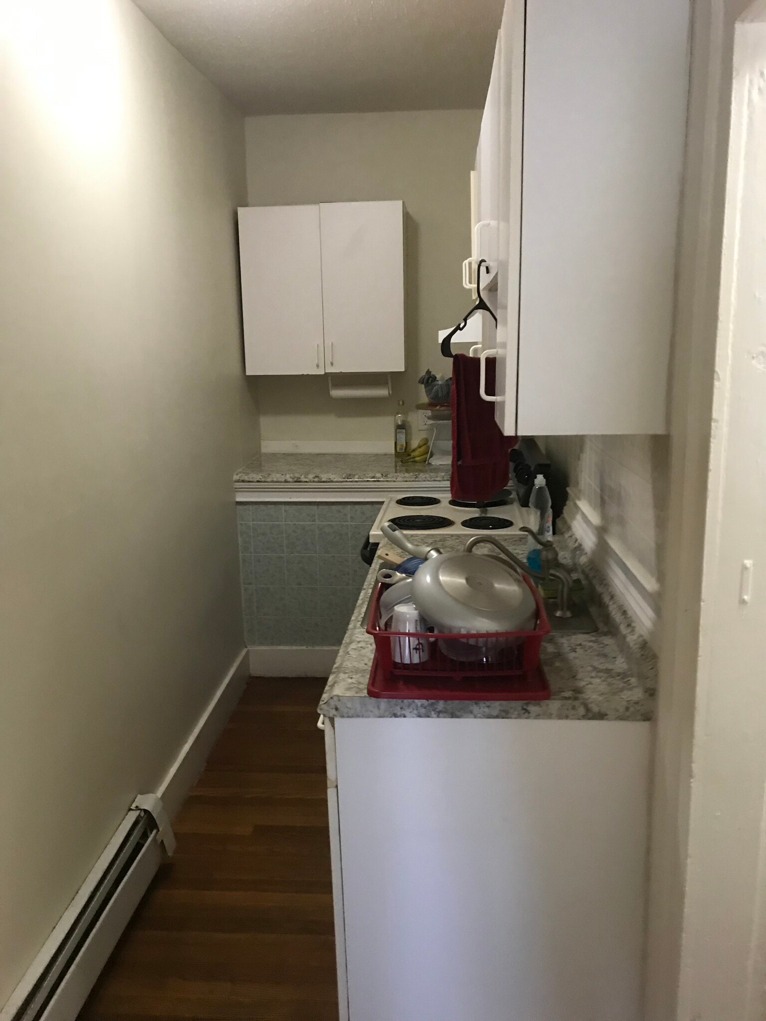 Kitchen new stove will be ready - 33 White St
