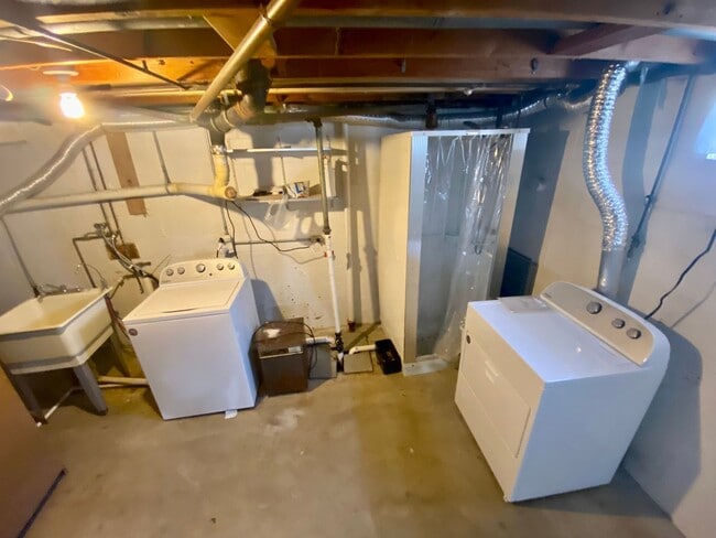 Building Photo - Cute Cape Cod in Forest Hills