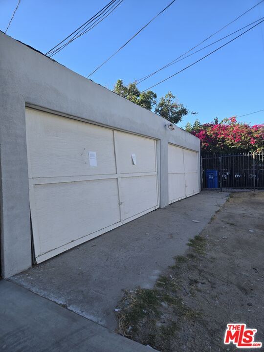 Building Photo - 1338 S Dunsmuir Ave