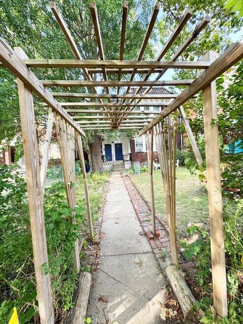 Building Photo - 6941 Thomas Blvd