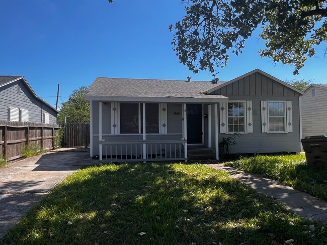 Primary Photo - Nice 3-1-1 home located just off Airline a...