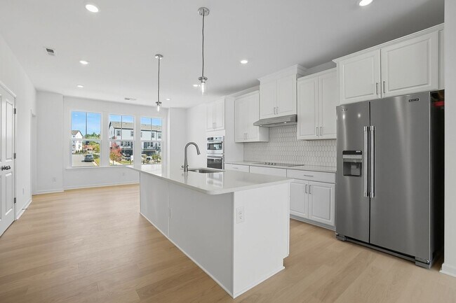 Building Photo - Brand-new three-story townhome in the Univ...