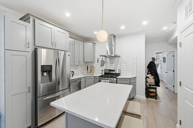 Building Photo - 68 Edson St