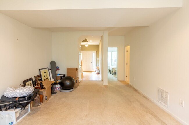 Building Photo - 703 Rainier Rd