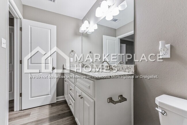 Building Photo - 1519 W 15th St