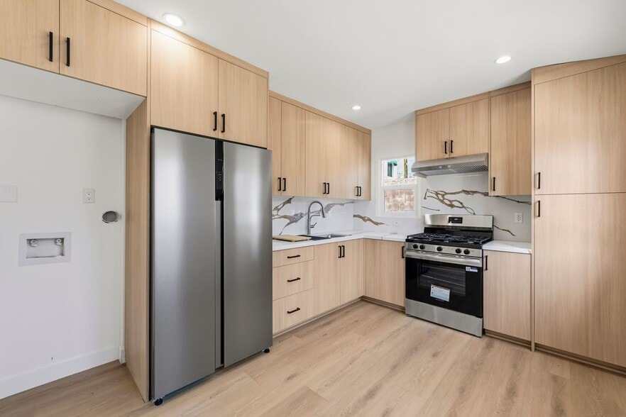 Building Photo - 2817 Sycamore Ave