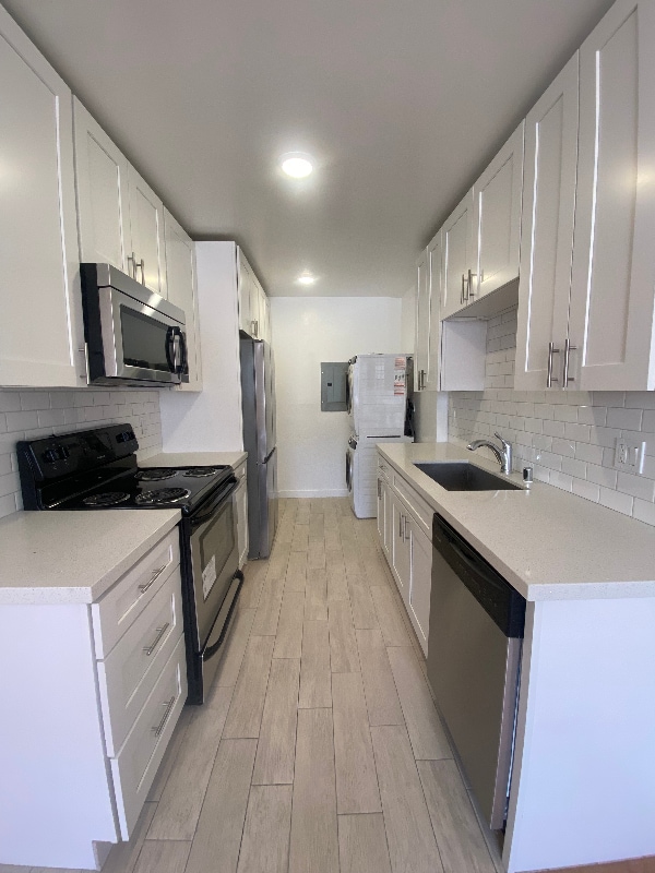 Building Photo - 1849 S Bentley Ave